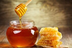 Strengthening potency in men with honey